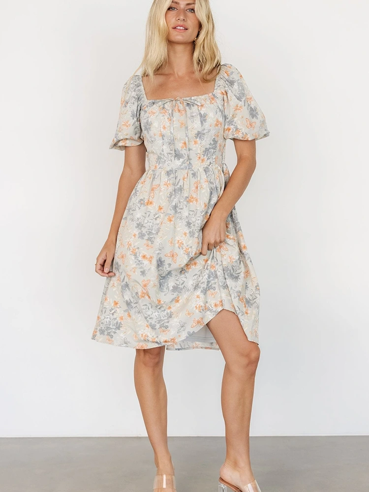 Kurzärmliges Midikleid mit Blumendruck und eckigem Ausschnitt
