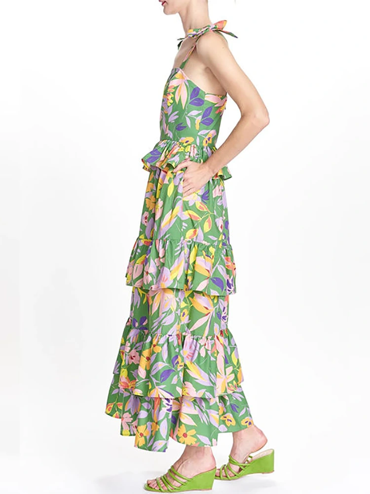 Sommerliches, mehrlagiges, plissiertes, bedrucktes langes Kleid